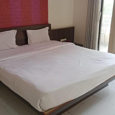 Hotel Swamiraj Indāpur Exterior foto