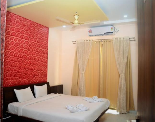 Hotel Swamiraj Indāpur Exterior foto